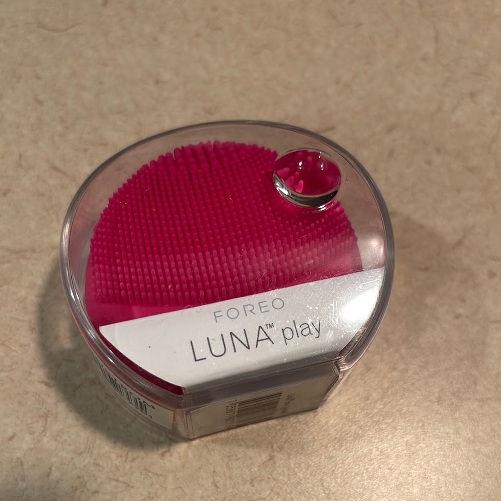 Foreo Luna Play Skincare Device - Vibrant Pink